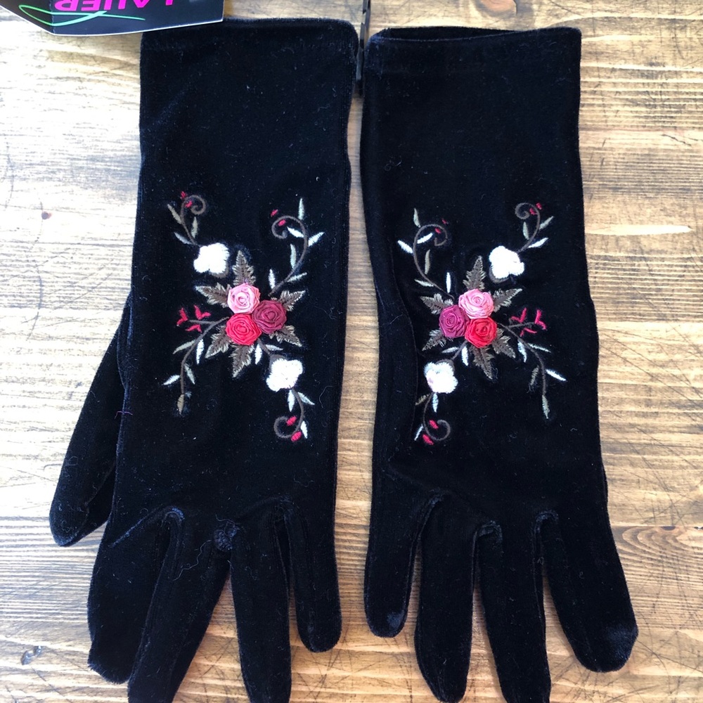 NWT LAUER Black velvet gloves w/ flowers.